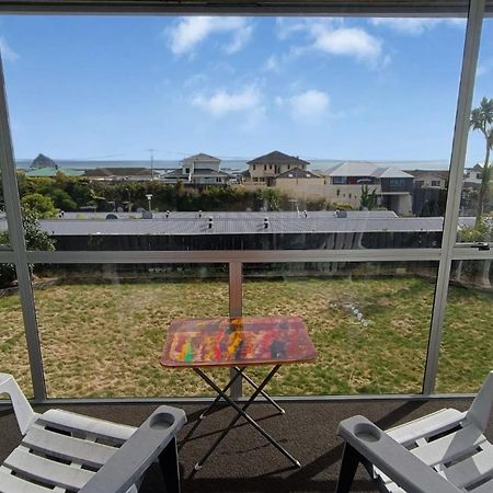 Home With Sea Views Ню Плимут Екстериор снимка