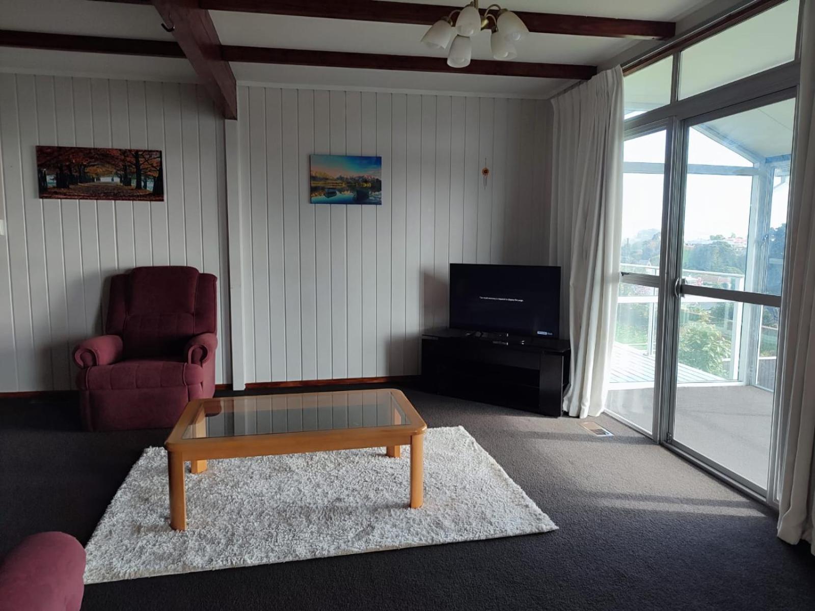 Home With Sea Views Ню Плимут Екстериор снимка