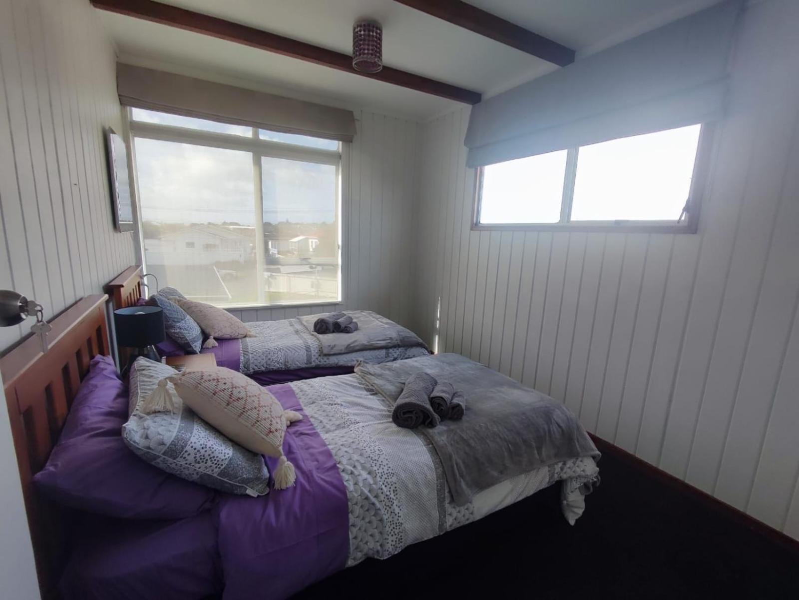 Home With Sea Views Ню Плимут Екстериор снимка