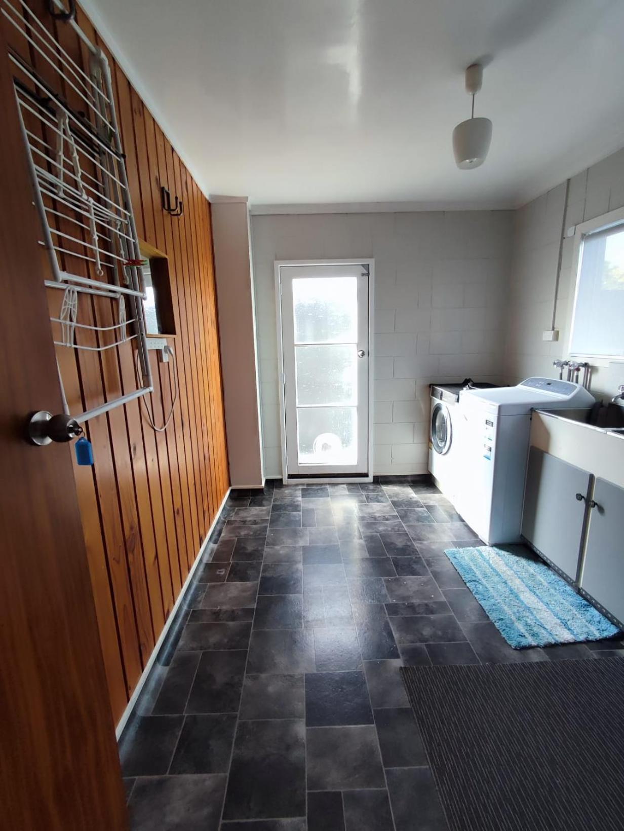 Home With Sea Views Ню Плимут Екстериор снимка